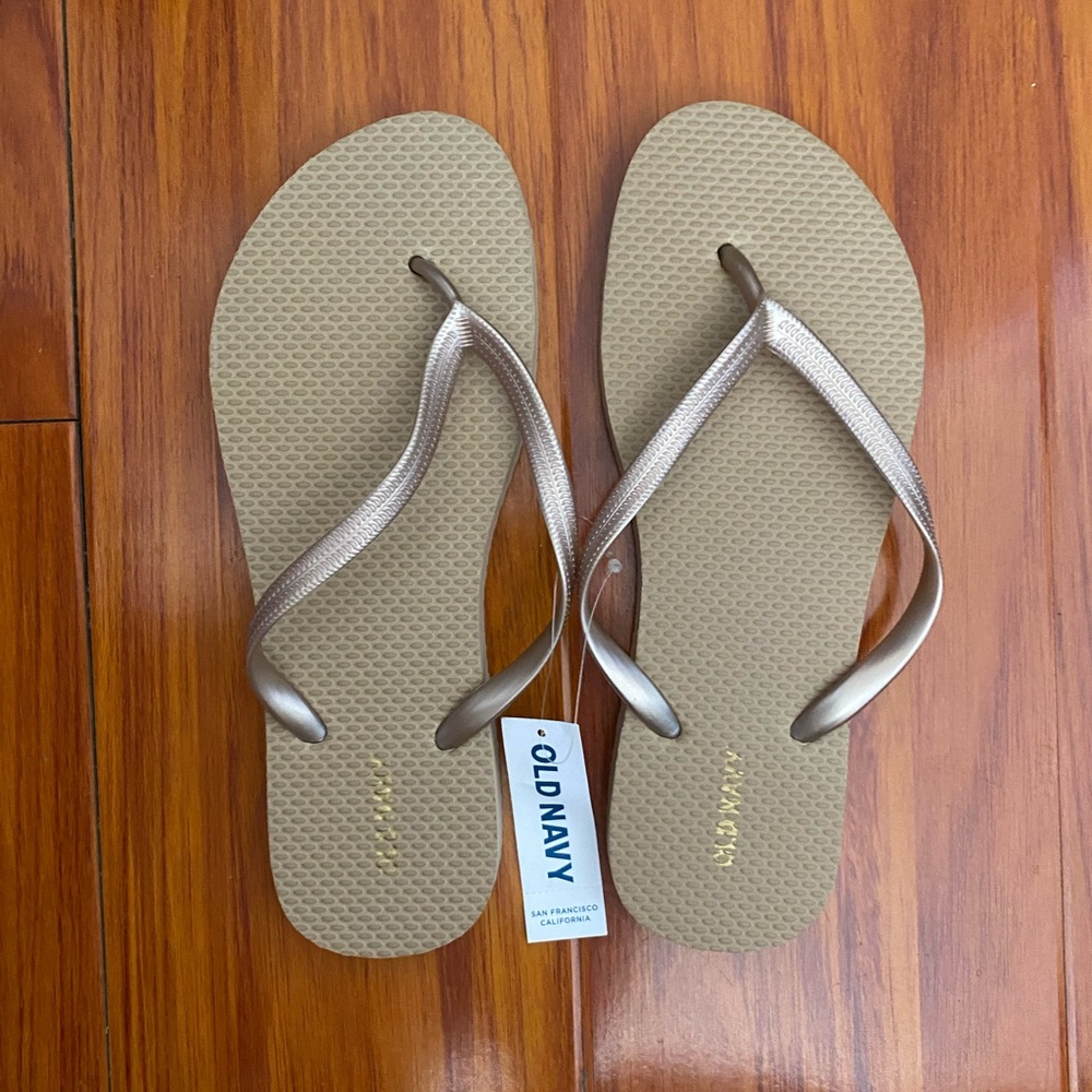 🌿 Tan Flip Flops